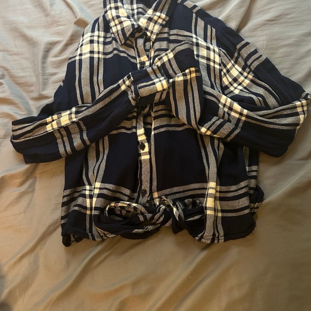 crop navy blue and white flannel top